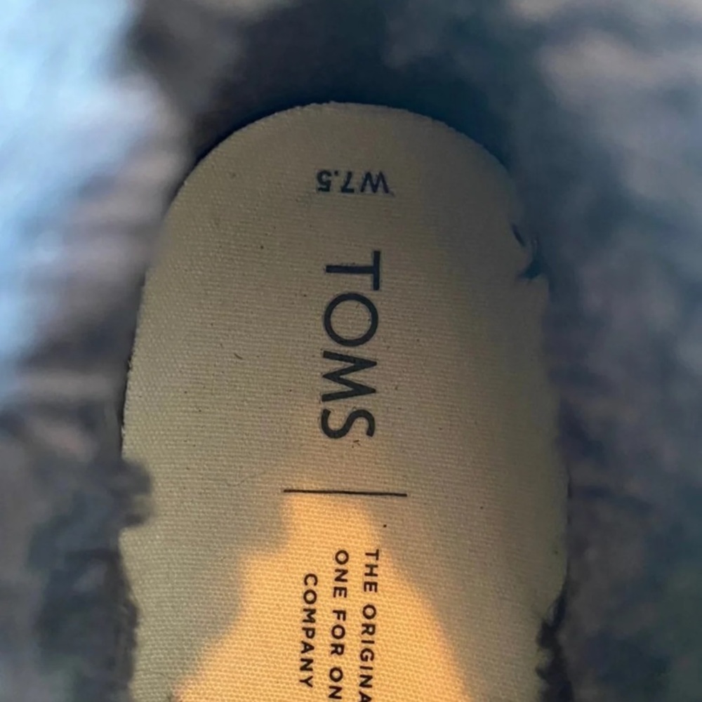 Shoes - Picture 3 of 4